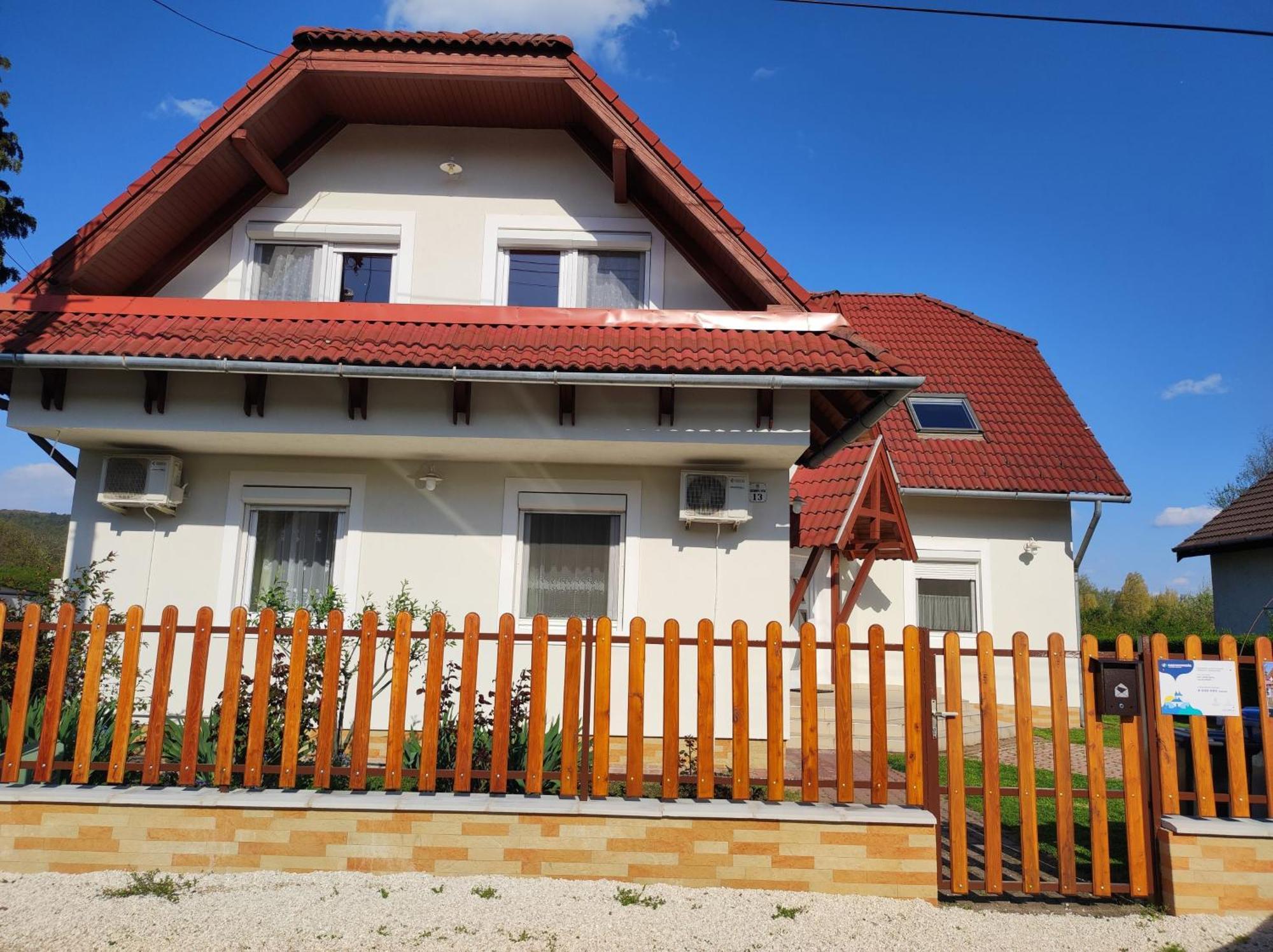 Badacsony Apartmanhaz Badacsonytomaj Ngoại thất bức ảnh