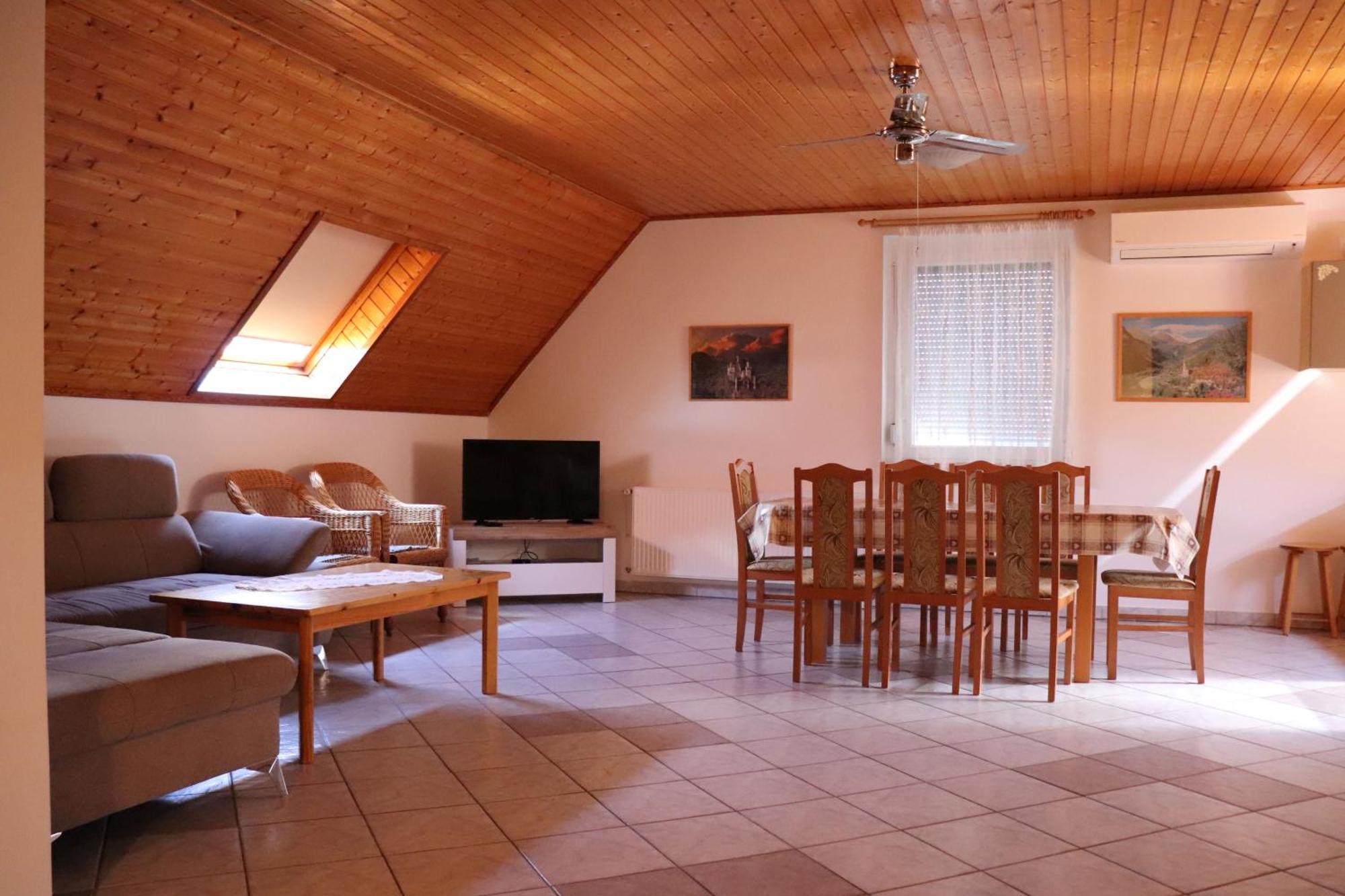 Badacsony Apartmanhaz Badacsonytomaj Ngoại thất bức ảnh