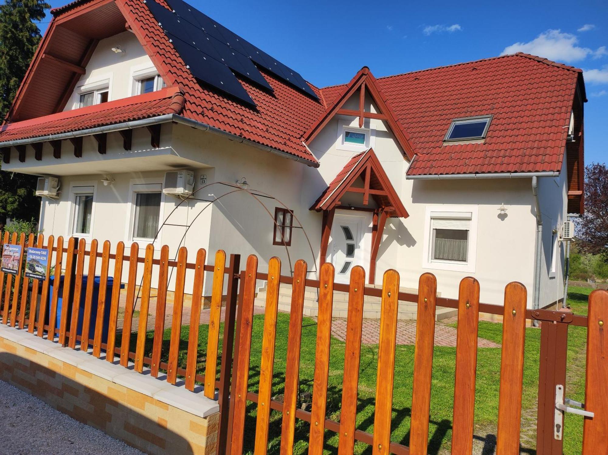 Badacsony Apartmanhaz Badacsonytomaj Ngoại thất bức ảnh